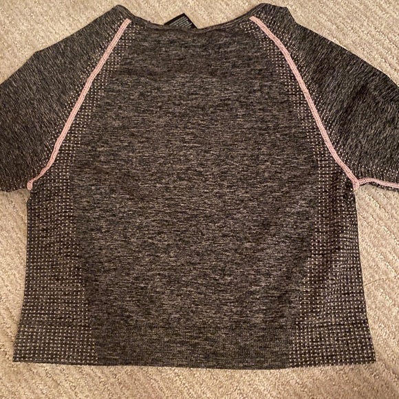 PINK Victoria’s Secret seamless cropped athletic top - Picture 3 of 5